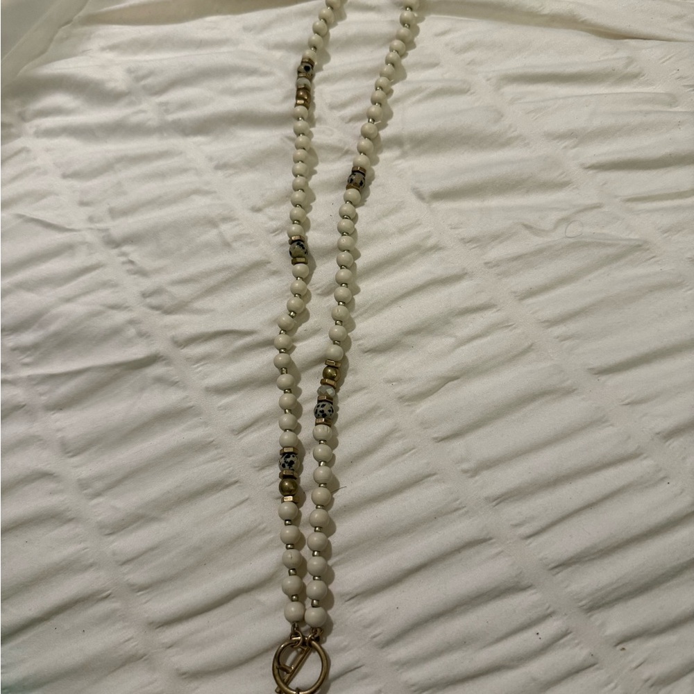 Amazon White and Gold Beaded Necklace